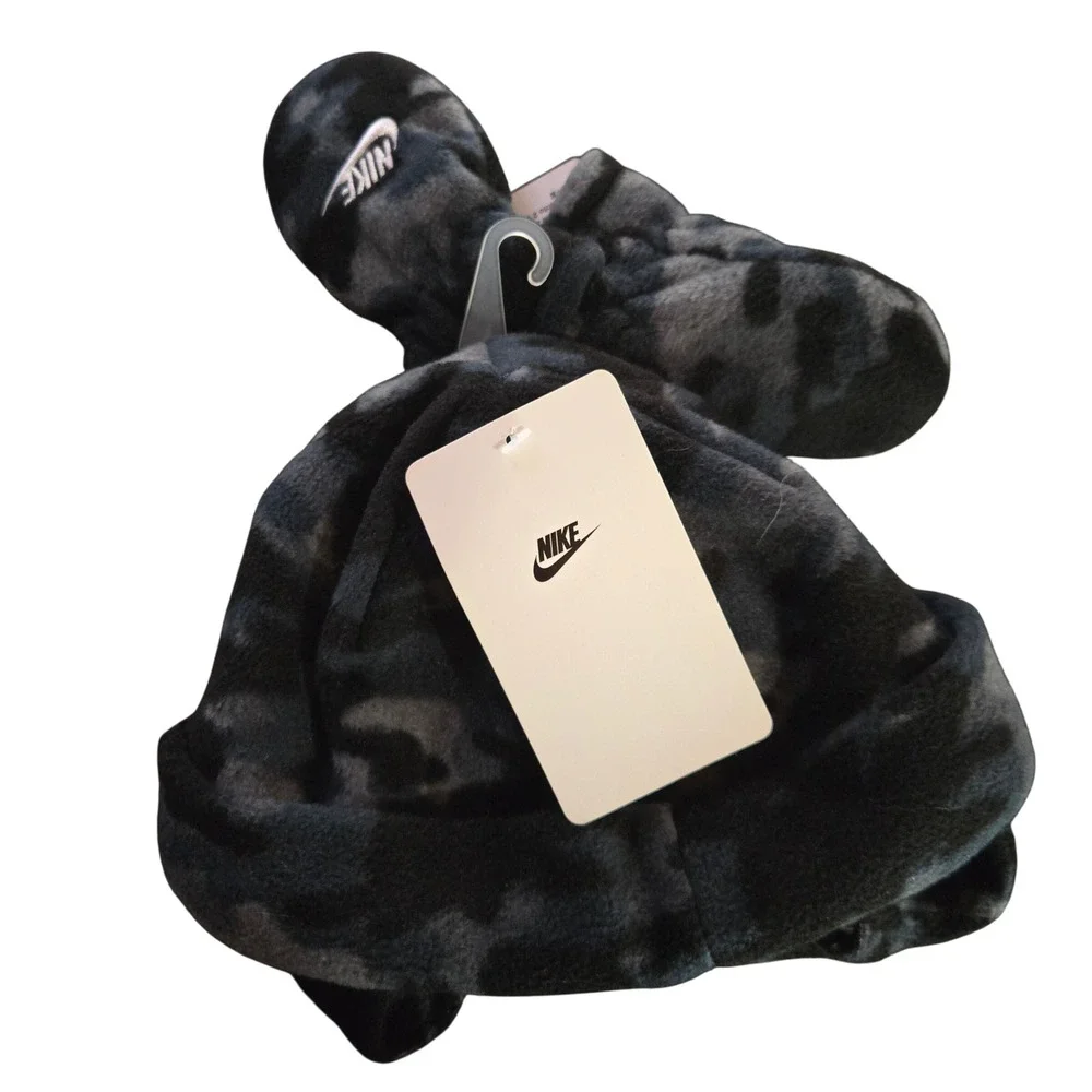 NWT Nike Infant Hat and Mittens Set Camo Fleece Kidcore Winter Beanie‎ Outdoors